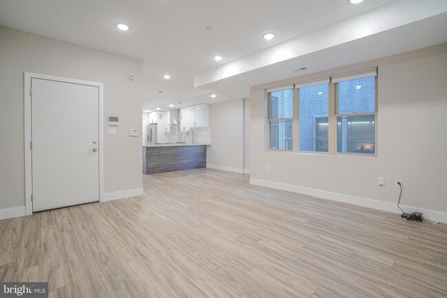 Building Photo - 2222 Frankford Ave
