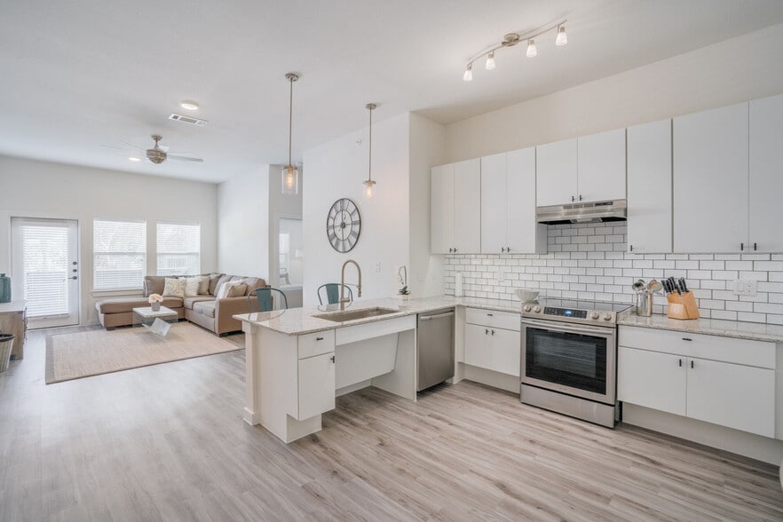 Building Photo - Park 7