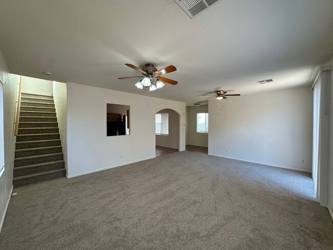 Building Photo - Great 3 Bedroom Home in Gated Community!