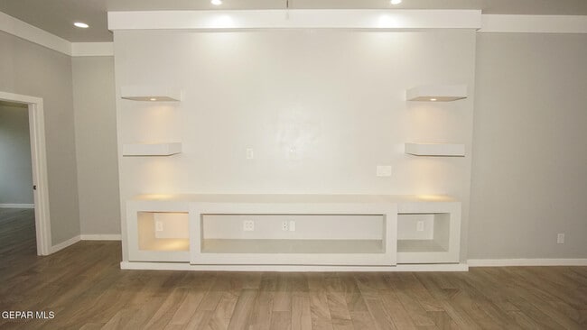 Building Photo - 14904 Tierra Escape Ave
