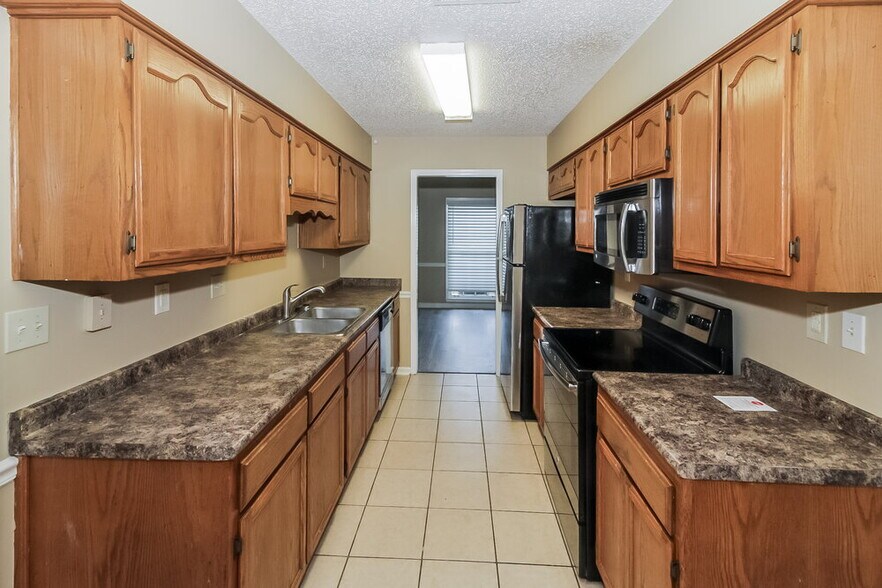 Building Photo - 951 Cully Rd