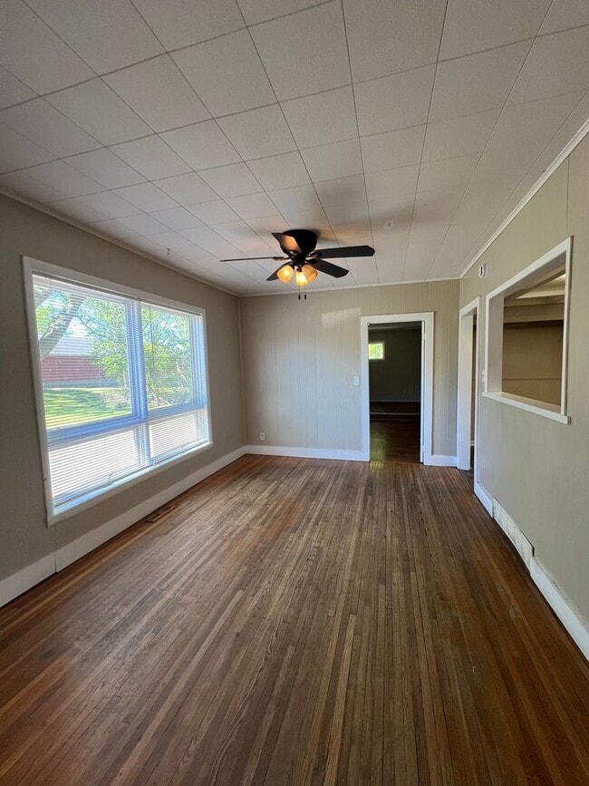 Building Photo - Spacious 4 Bedroom Home - Graafschap