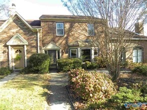 Building Photo - 102 W Lake Cir