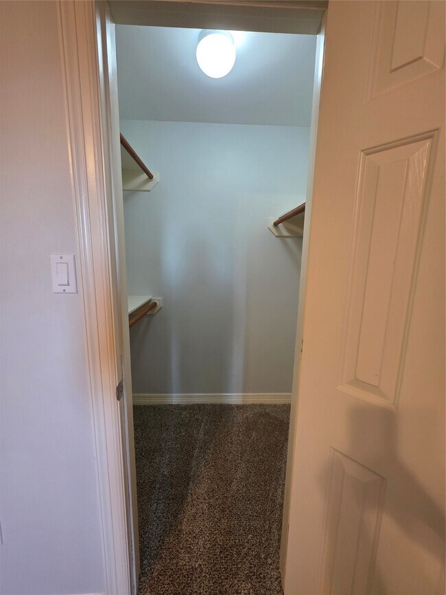 Building Photo - 1714 Roy St