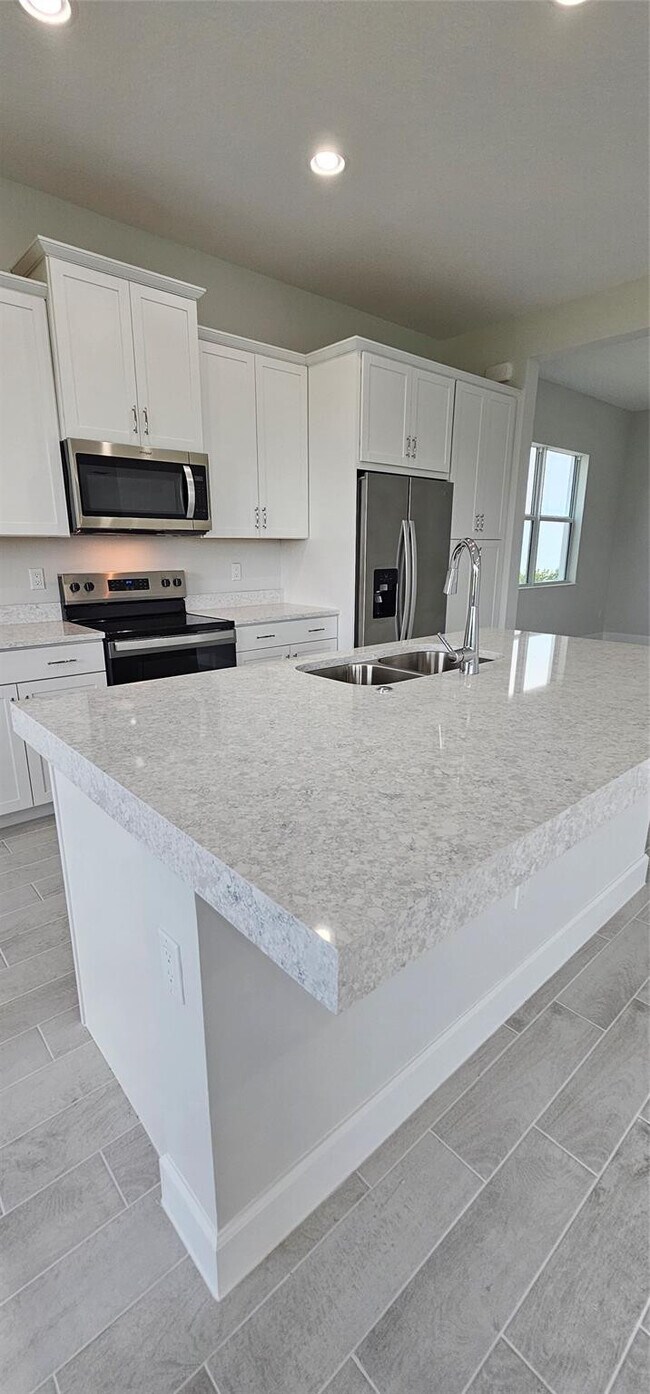 Building Photo - 5461 Empire Dr