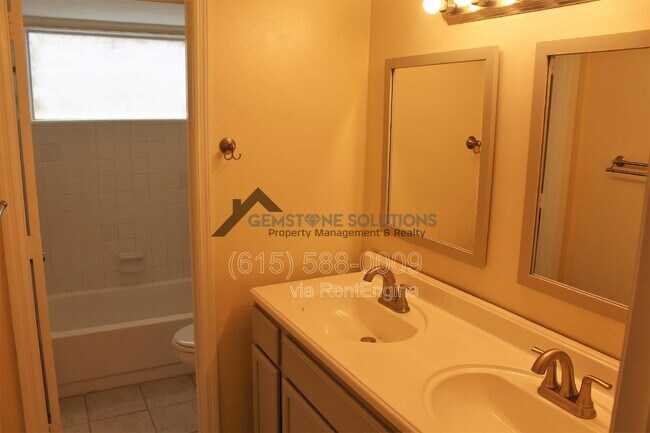 Building Photo - 430 Maplegrove Dr