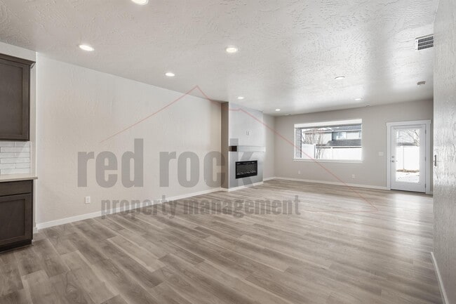 Building Photo - 1329 N Tschirley St