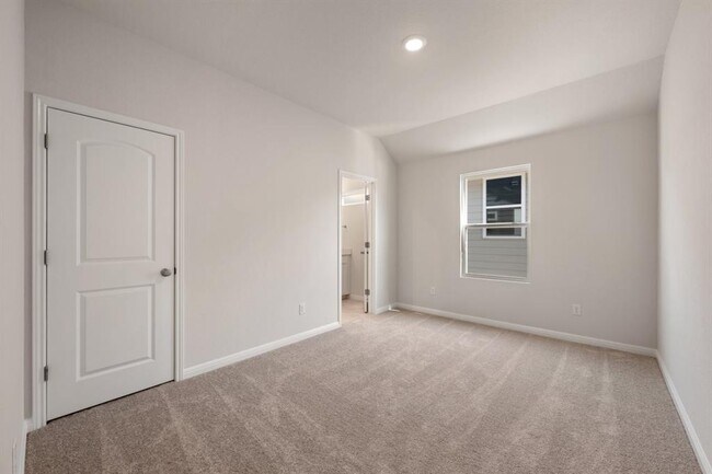 Building Photo - 245 Ranier Wy