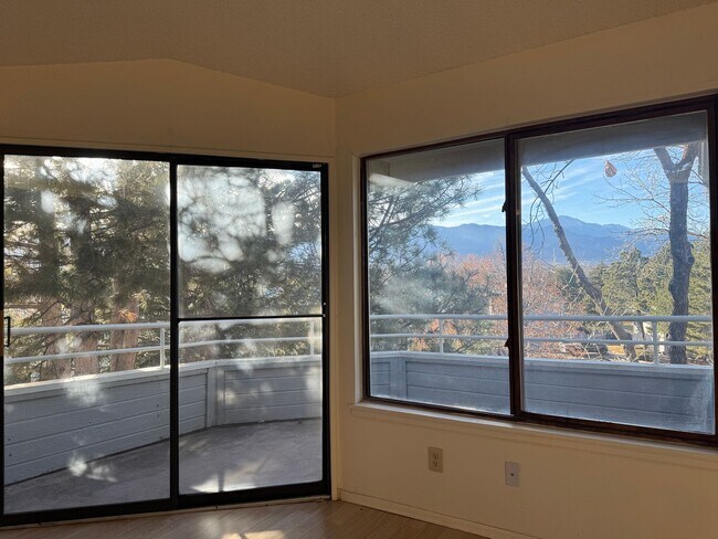 Building Photo - Adorable 2 Bedroom Condo w/Mountain Views!