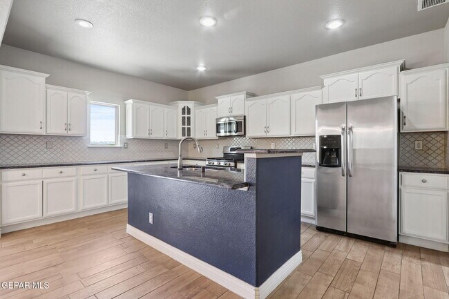 Building Photo - 14508 Shady River