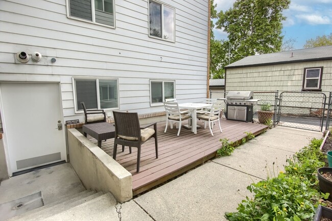 Building Photo - Stunning Condo Unit In Prime Location!