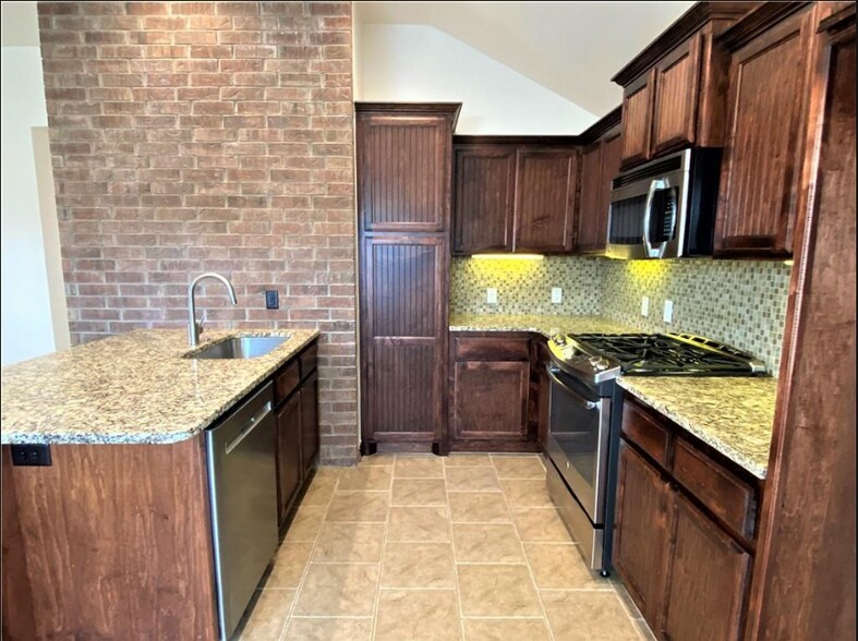 Decorative brick wall - 2452 NW 190th St