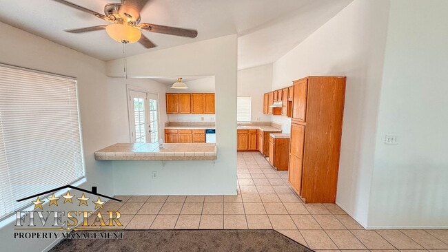 Building Photo - House for Rent in SouthWest Bakersfield