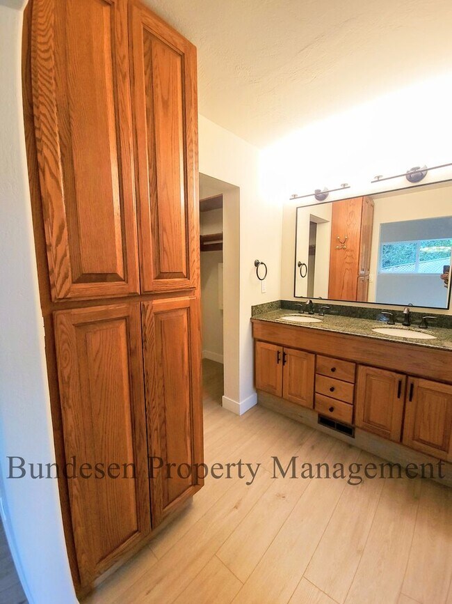 Building Photo - Serene and tranquil living