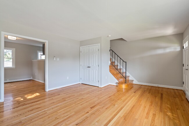 Building Photo - 707 Fairview Ave