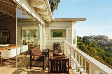 Building Photo - 2019 Sunset Plaza Dr