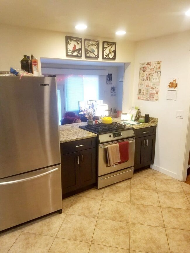 Building Photo - Aug. 2026 Pre-Lease Spacious 5-Bedroom Hom...