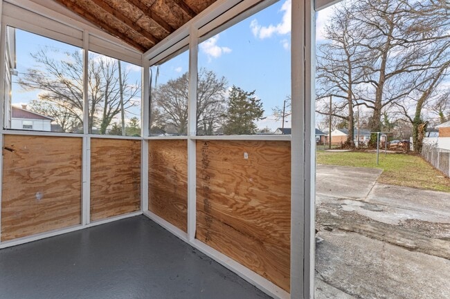 Building Photo - Trek Rentals