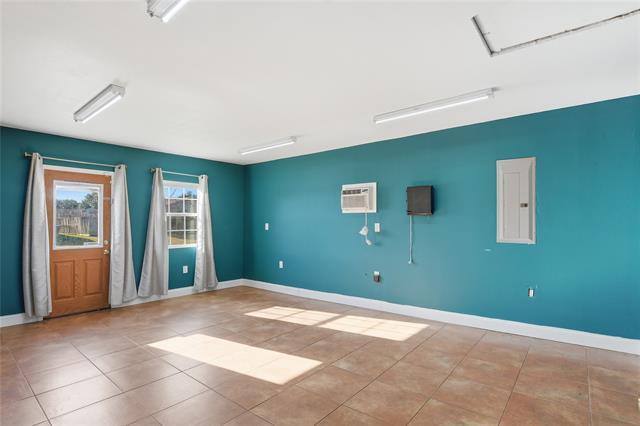 Building Photo - 1549 Bosque Dr