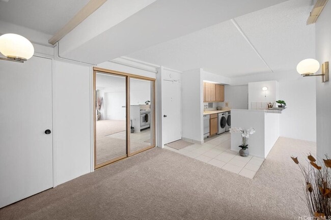 Building Photo - Marco Polo 2BD/2BA w/ 2 Parking and Views