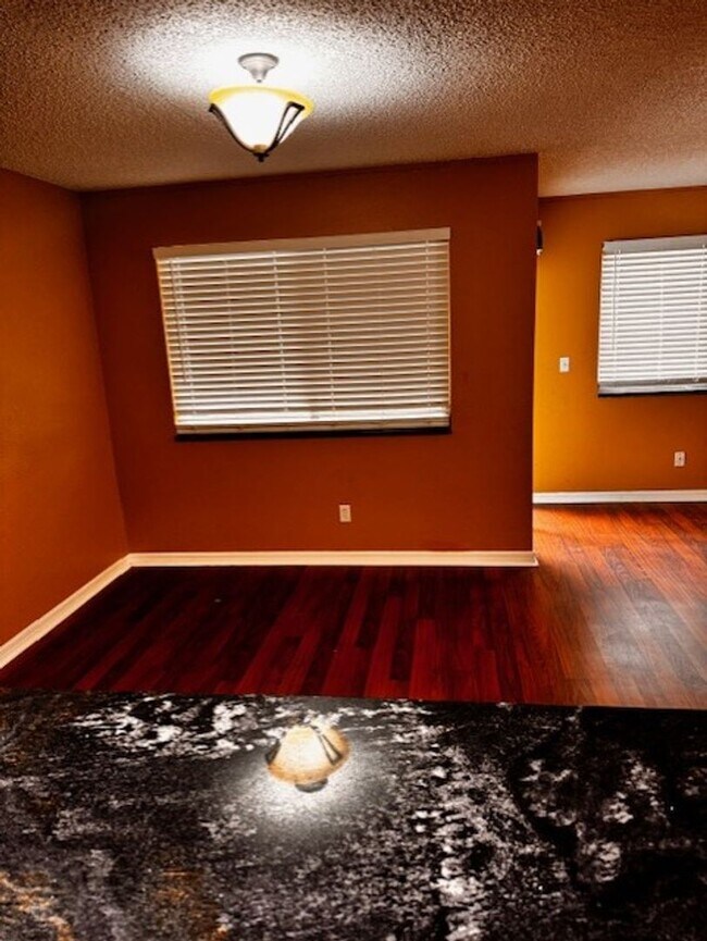 Building Photo - Luxury 3 bedroom 2 bathroom townhome avail...