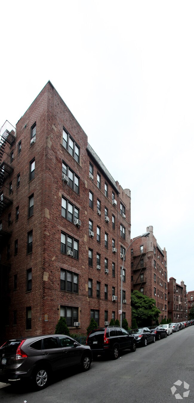 Building Photo - Savoy Gardens