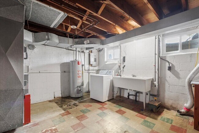 Building Photo - 3635 Poplar Ave