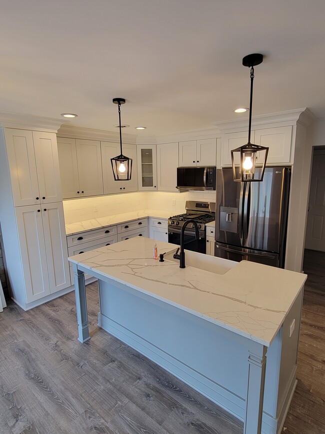 Building Photo - 10975 Main St