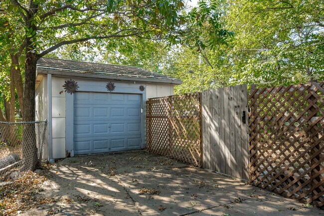 Building Photo - Available for Lease!! Live in a unique piece of Stillwater history!