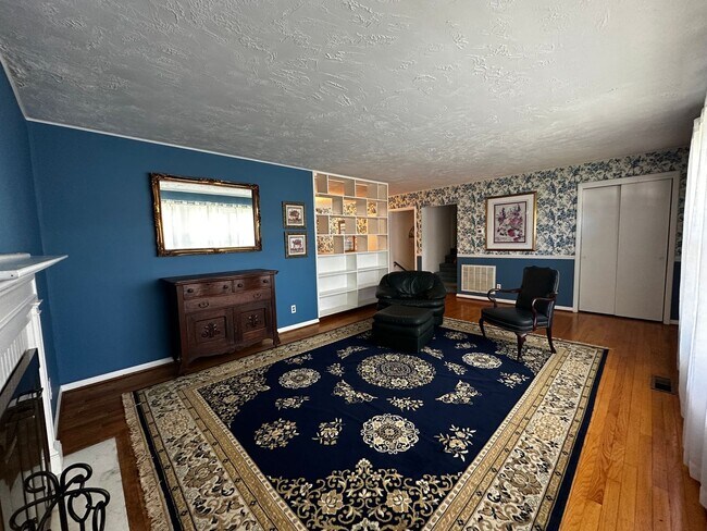 Building Photo - Partially furnished 3 bed/ 1.5 bath - Morristown, TN