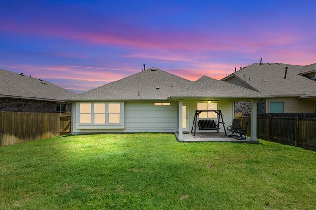 Building Photo - 532 Elm Green St