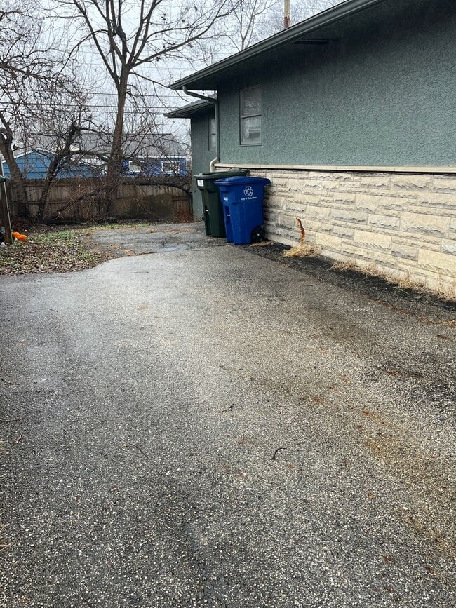 Building Photo - 781-783 S Kellner Rd