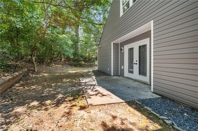 Building Photo - 1393 Poplar Pointe
