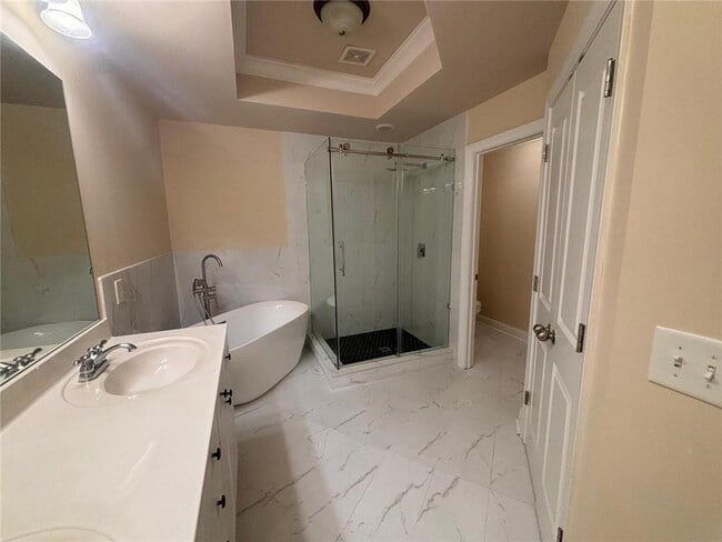 Building Photo - 4846 Lamoyne Ln