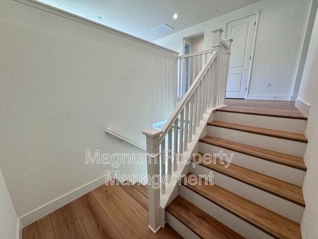 Building Photo - 25061 River Peak Dr