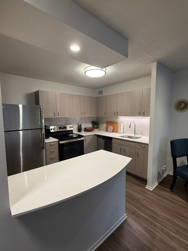 Building Photo - 1125 N Dearborn St