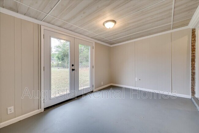Building Photo - 3603 Columbine Dr