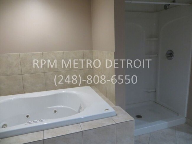 Building Photo - Sterling Heights Condo(16 Mile & Mound)