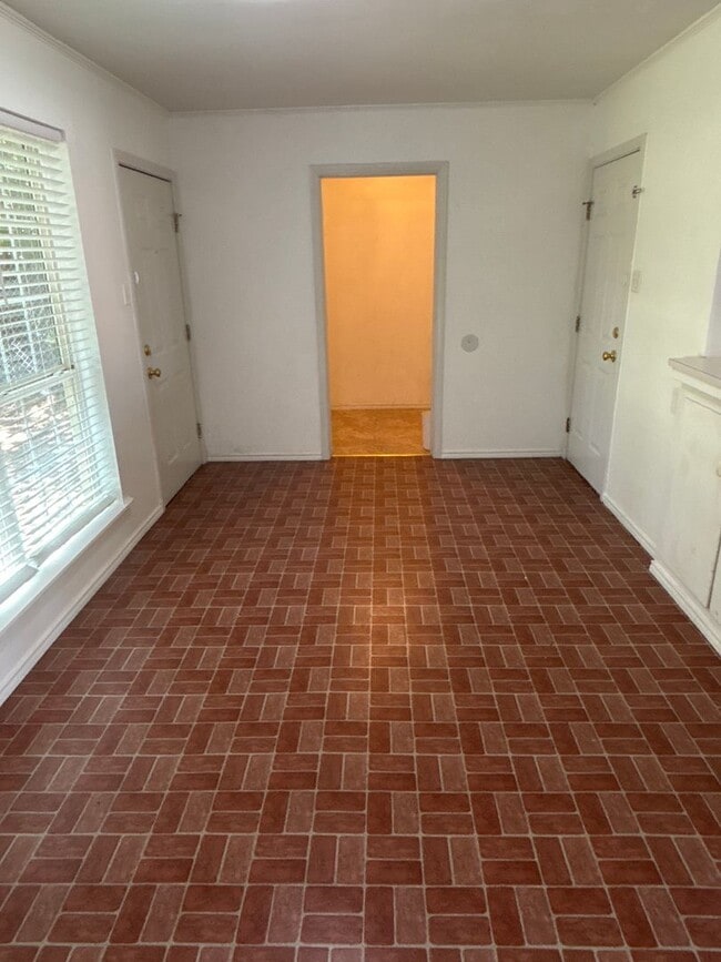 Building Photo - Cute 2/2/1 in the heart of Pollard Park area!