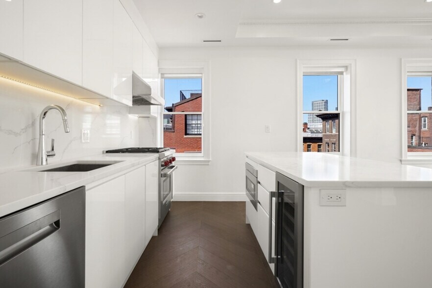 Building Photo - 537 Boylston St
