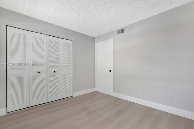 Building Photo - 1247 SW 46th Ave