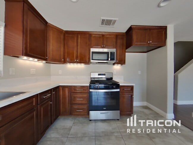 Building Photo - 13052 Cerritos Ct