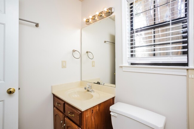 Building Photo - 5565 Liberty Ridge Cove