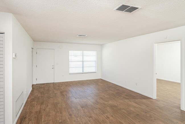 Building Photo - 1040 Dorado Dr