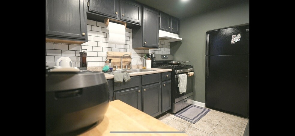 Building Photo - 2333 S Hoyne Ave