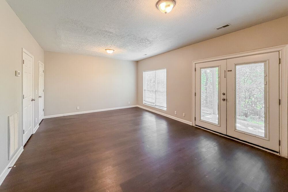 Building Photo - 3134 Creekview Ln