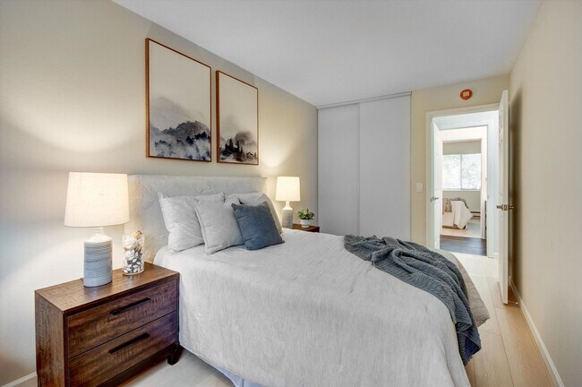 Building Photo - Sunnyvale Meadows Condo