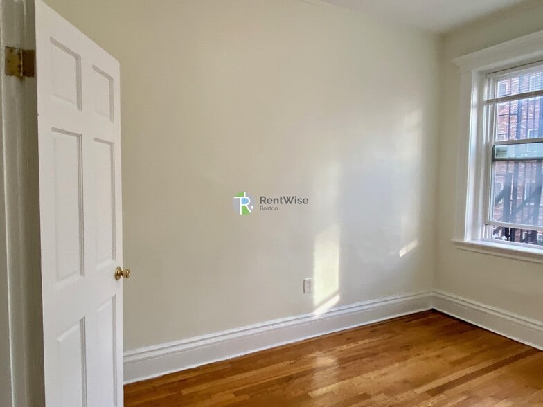 Building Photo - 1315 Commonwealth