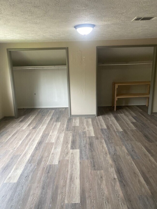 Building Photo - Overstreet Drive