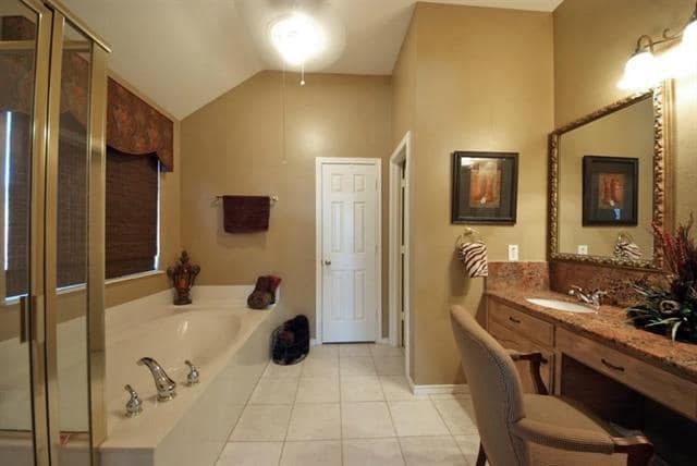 Building Photo - 1717 Flatwood Dr